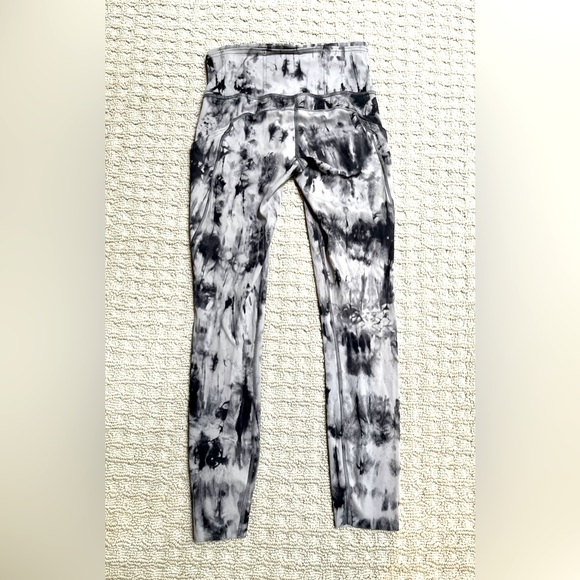Tie-dye Lululemon leggings with pockets! - Picture 2 of 3